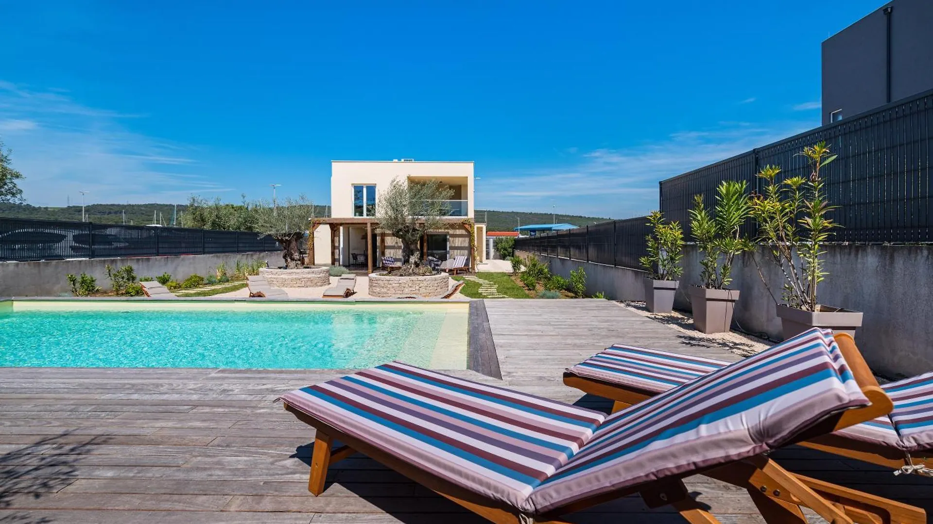4 Bedroom Private Villa With Large Pool, Quiet Area Bibinje